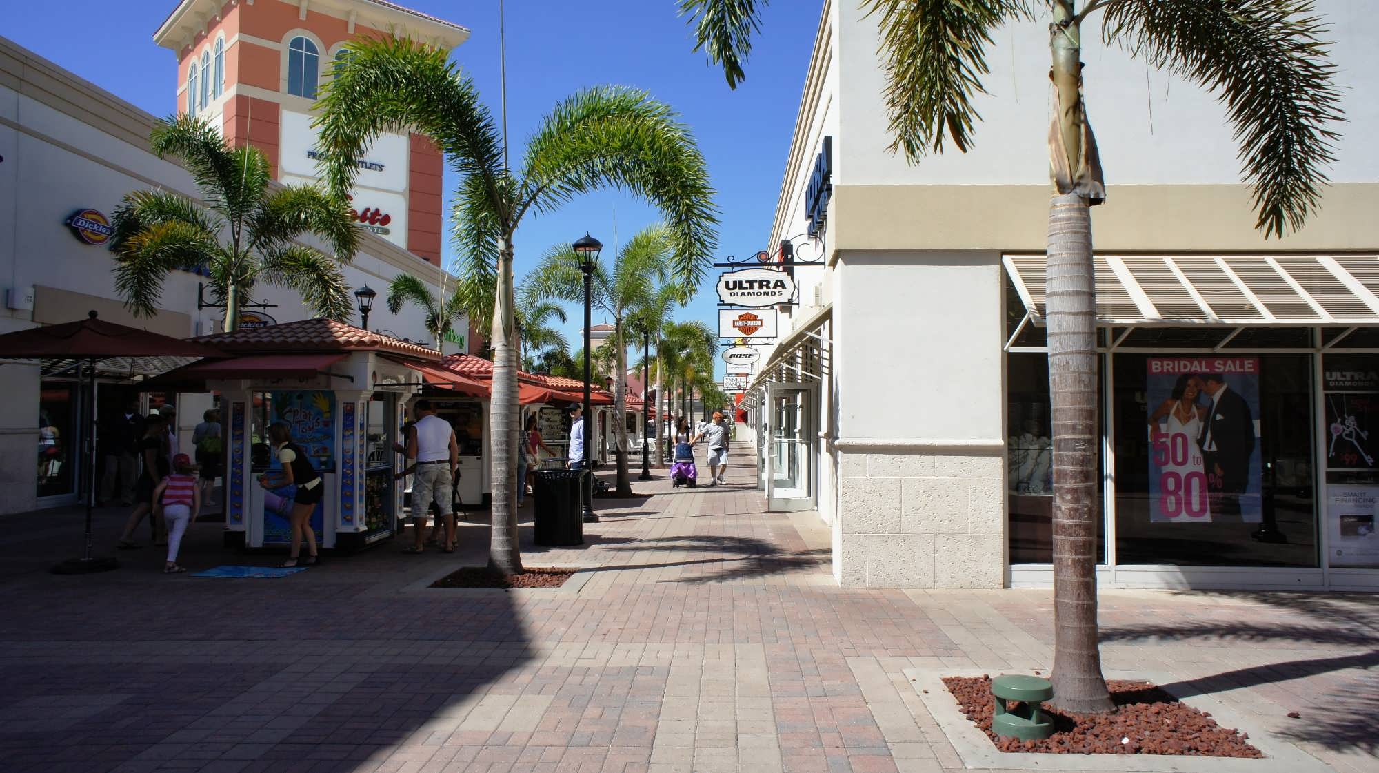 Orlando Premium Outlets International Drive: Closest outlets to Universal Orlando