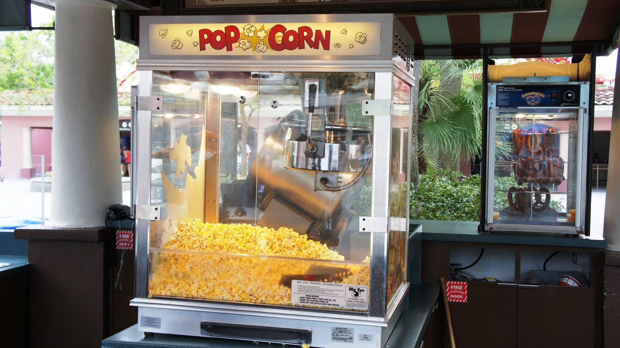 Popcorn machine at the front of Universal Studios Florida