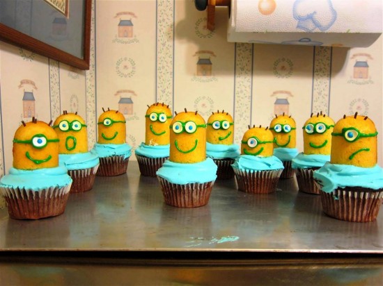 Minion cupcakes.