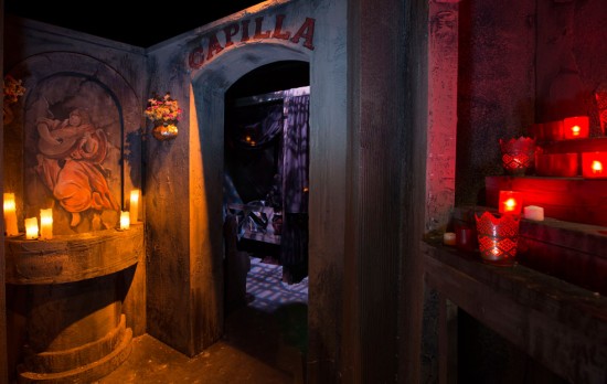 Inside La Llorona haunted house - HHN 2013.