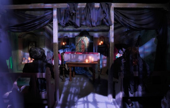 Inside La Llorona haunted house - HHN 2013.