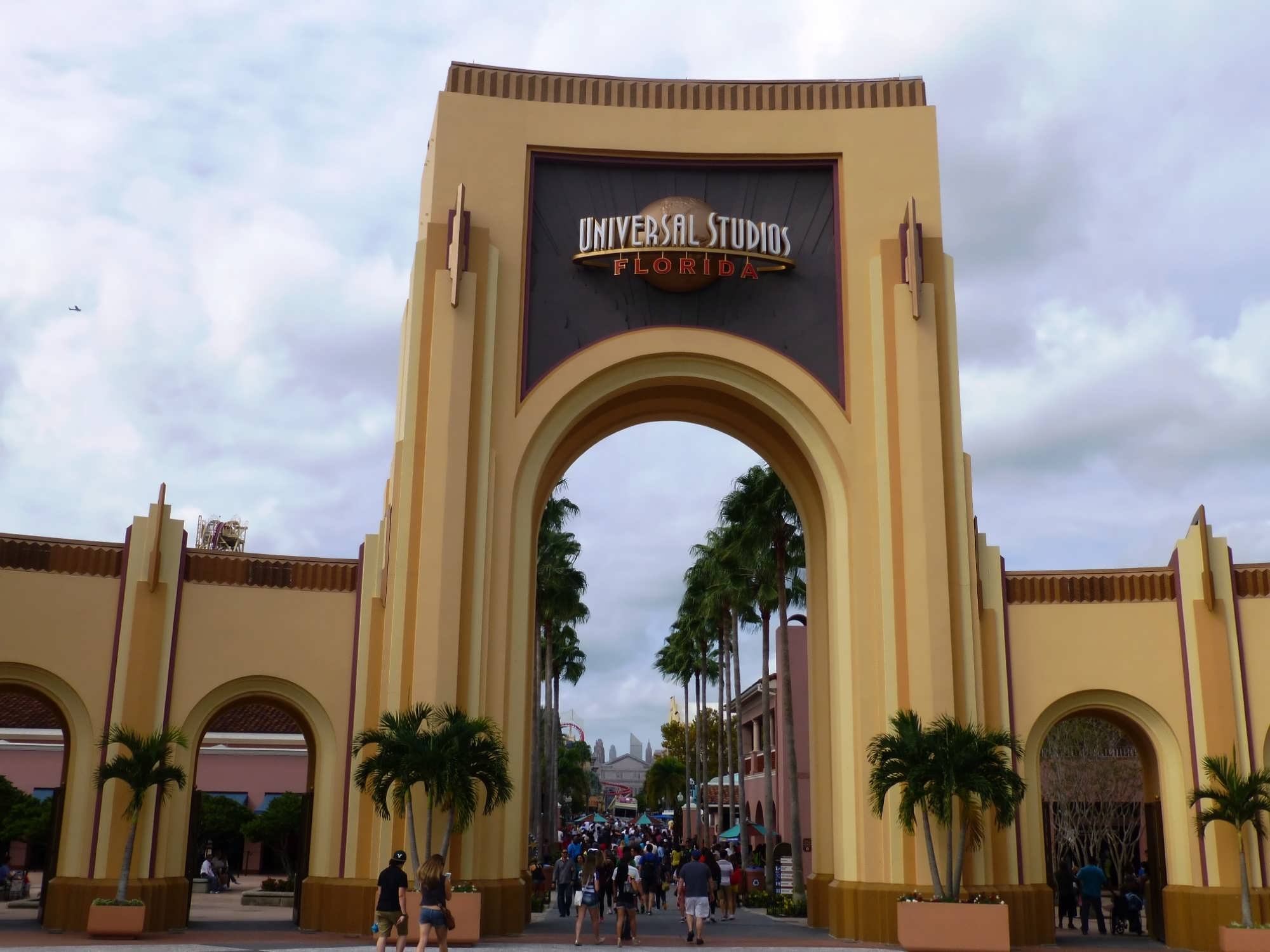Universal Studios Florida Trip Report November 2013 Hogwarts Express In Full View Holiday Decorations Chief Wiggum S Patrol Car - universal studios in roblox
