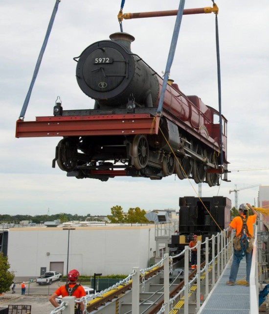 Universal's official Hogwarts Express shot.