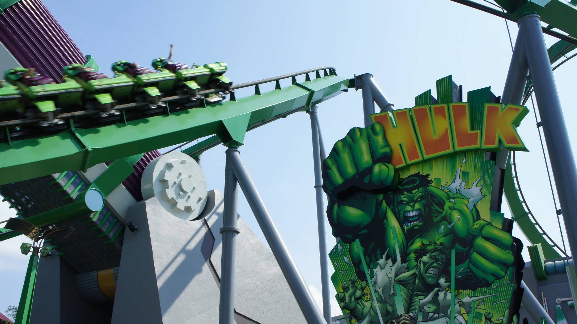 hulk roller coaster tunnel