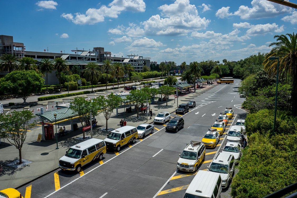 universal bus from airport