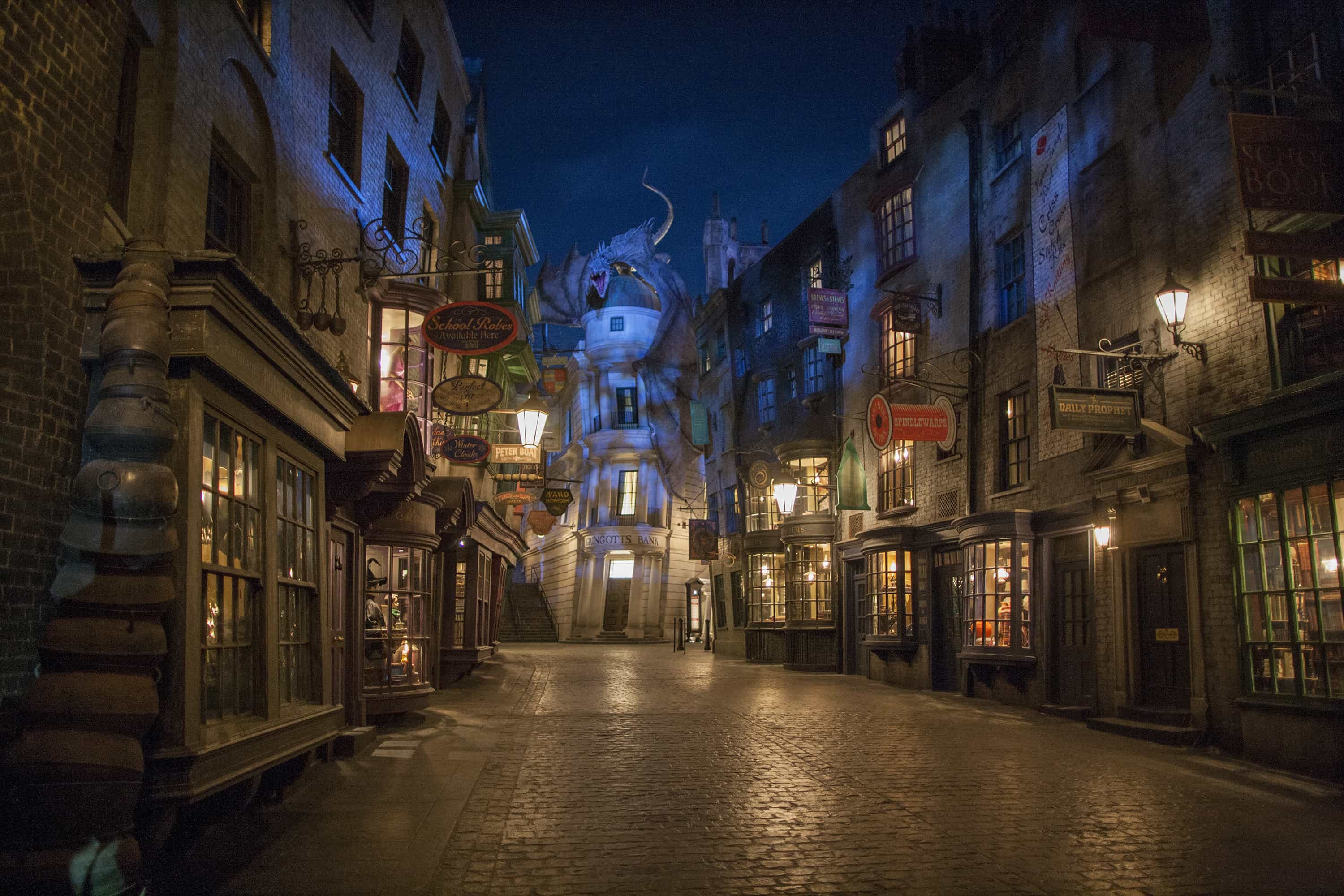 UNIVERSAL 32_Diagon Alley at Night