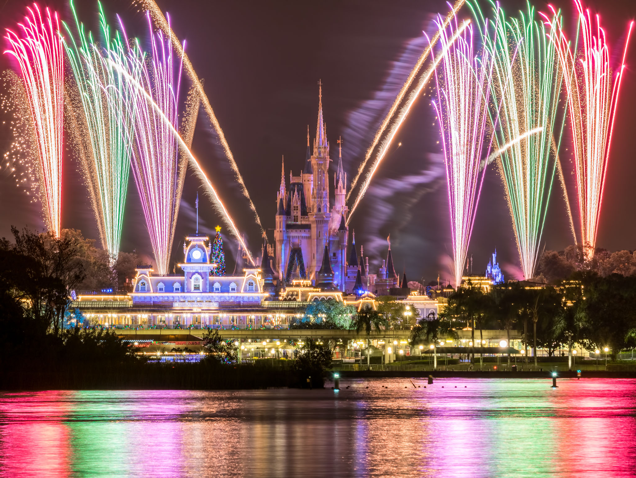 9 epic locations to view Disney fireworks