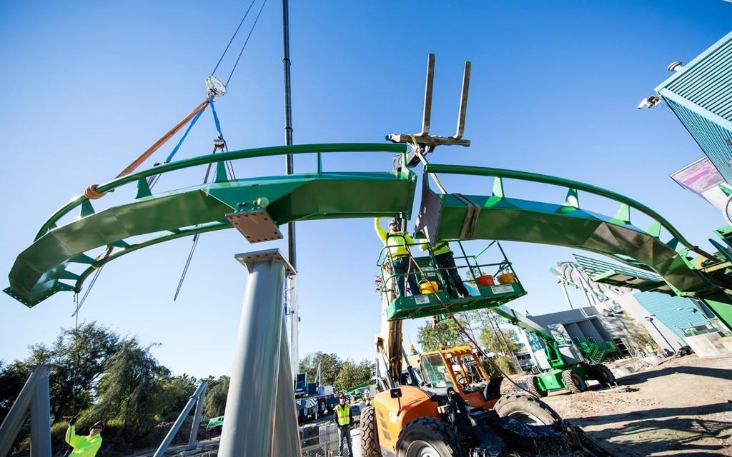 The Incredible Hulk Coaster rises...