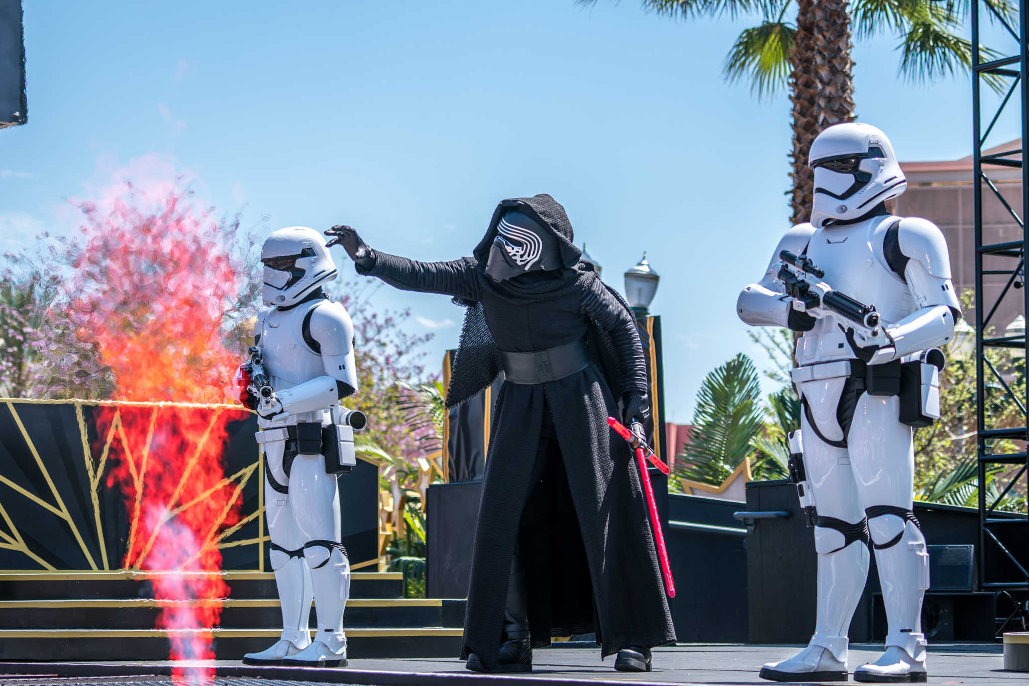 lb subterraneo Peregrino New Star Wars shows storm onto the scene at Disney's Hollywood Studios