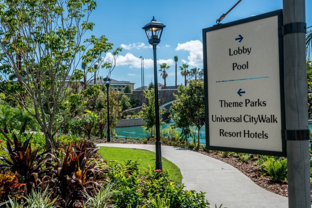 Theme park walkway at Loews Sapphire Falls Resort