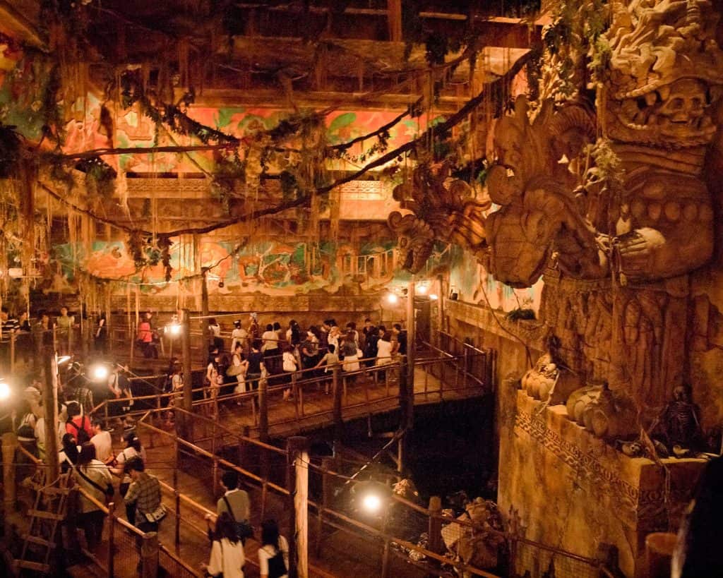 Disney Ride Wars: Indiana Jones Adventure VS. DINOSAUR