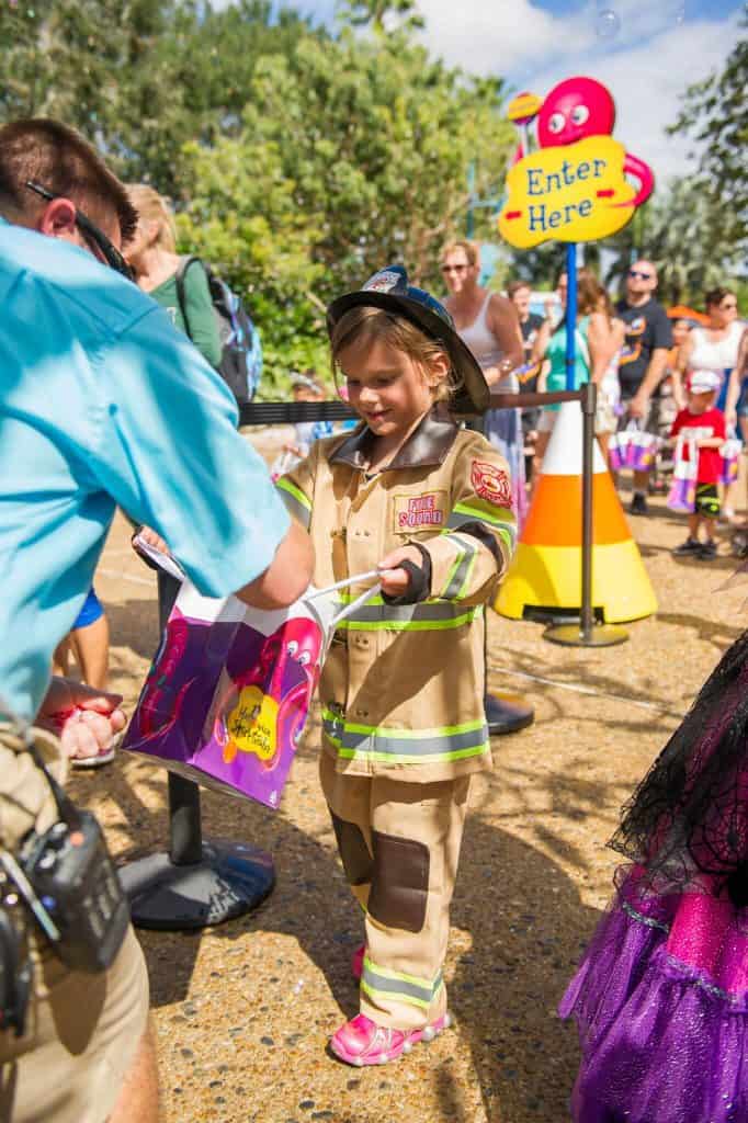 SeaWorld's Halloween Spooktacular 2017 trick-or-treating