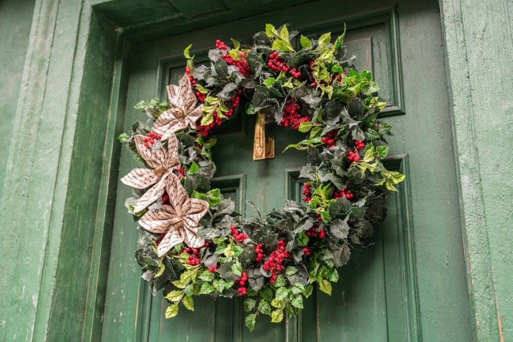 Flourish and Blotts decorated for Christmas in The Wizarding World of Harry Potter