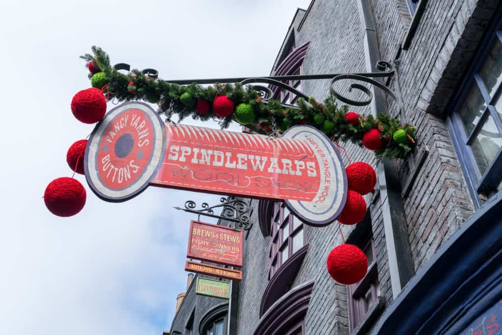 Spindlewarps decorated for Christmas in The Wizarding World of Harry Potter