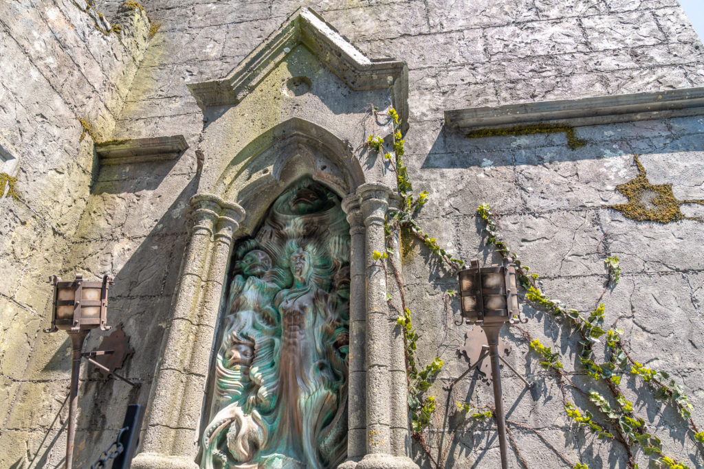 Merpeople and Grindlow fountain in Hagrid's Magical Creatures Motorbike Adventure