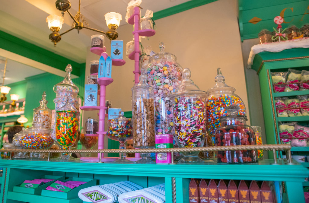 Honeydukes interior decor