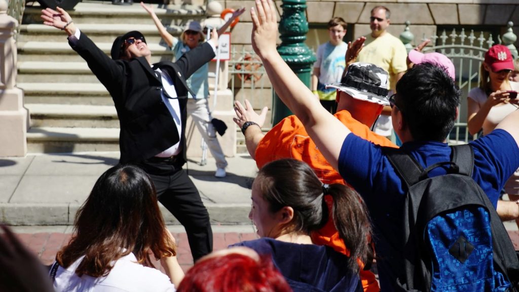 The Blues Brothers get their whole crowd to dance along