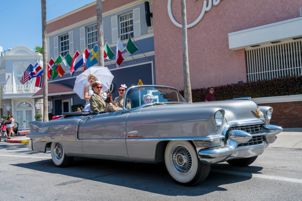 Marilyn Monroe and the Diamond Bellas riding through Universal Studios Florida