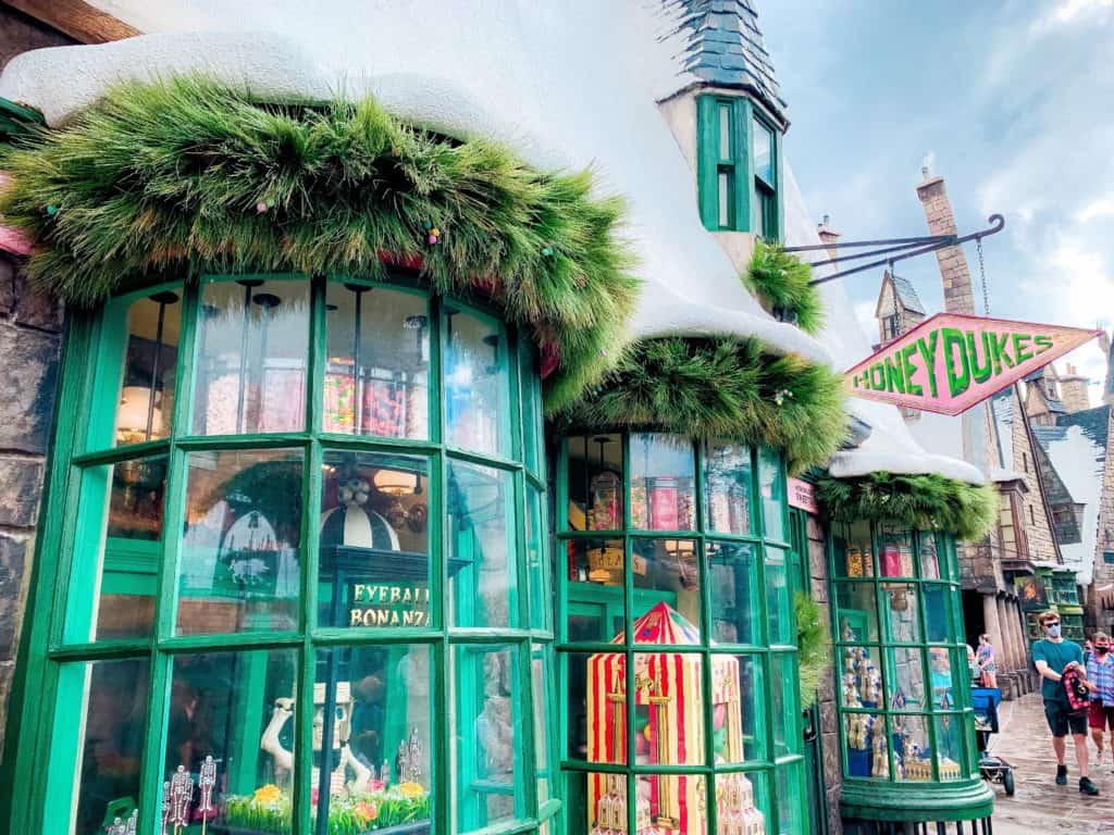 Christmas decorations in The Wizarding World of Harry Potter - Hogsmeade