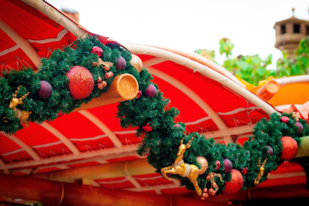 Christmas decorations at Islands of Adventure 2020