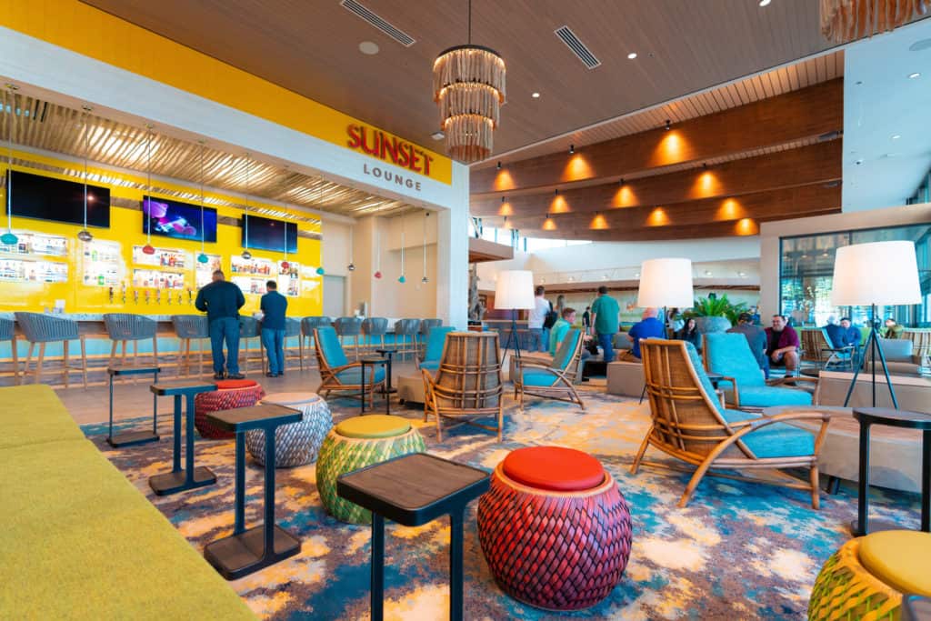 Dockside Inn and Suites lobby/Sunset Lounge