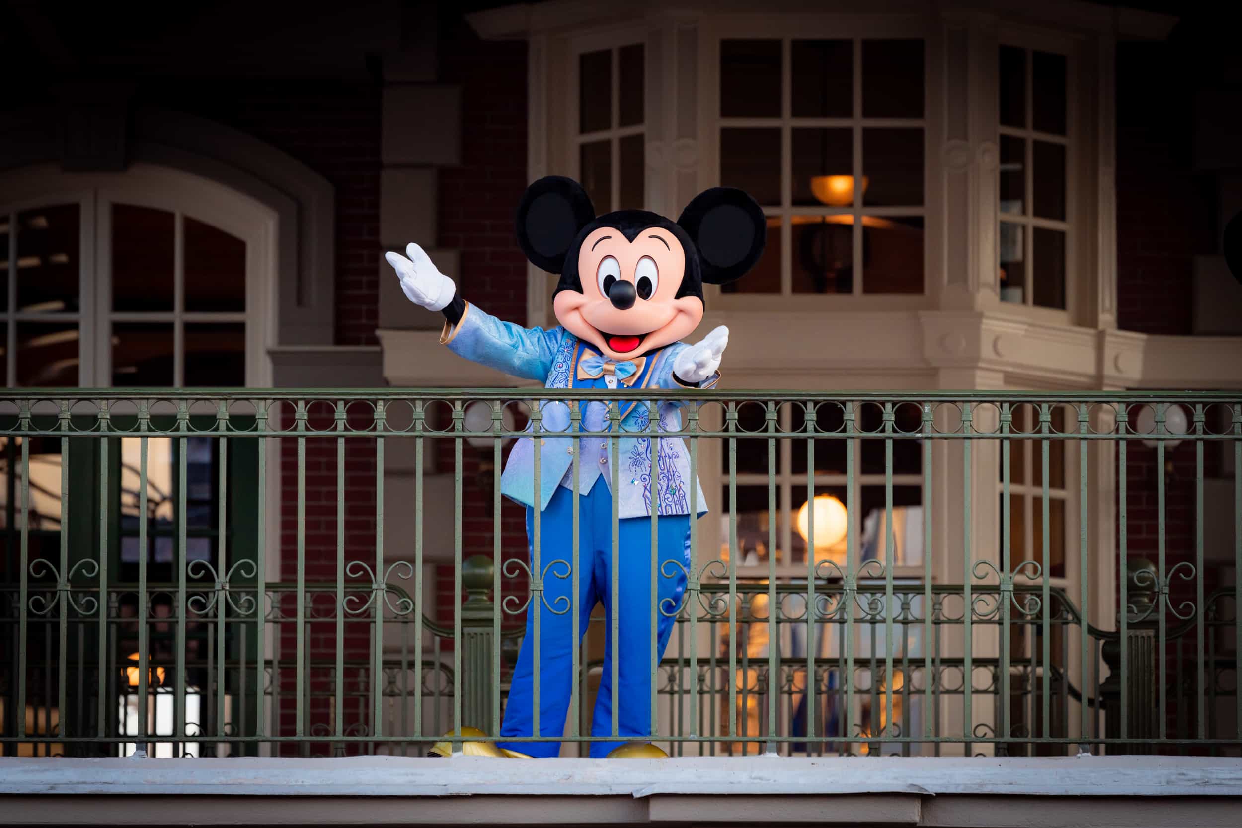 Live Entertainment and Character Meet and Greets Return to Walt Disney ...