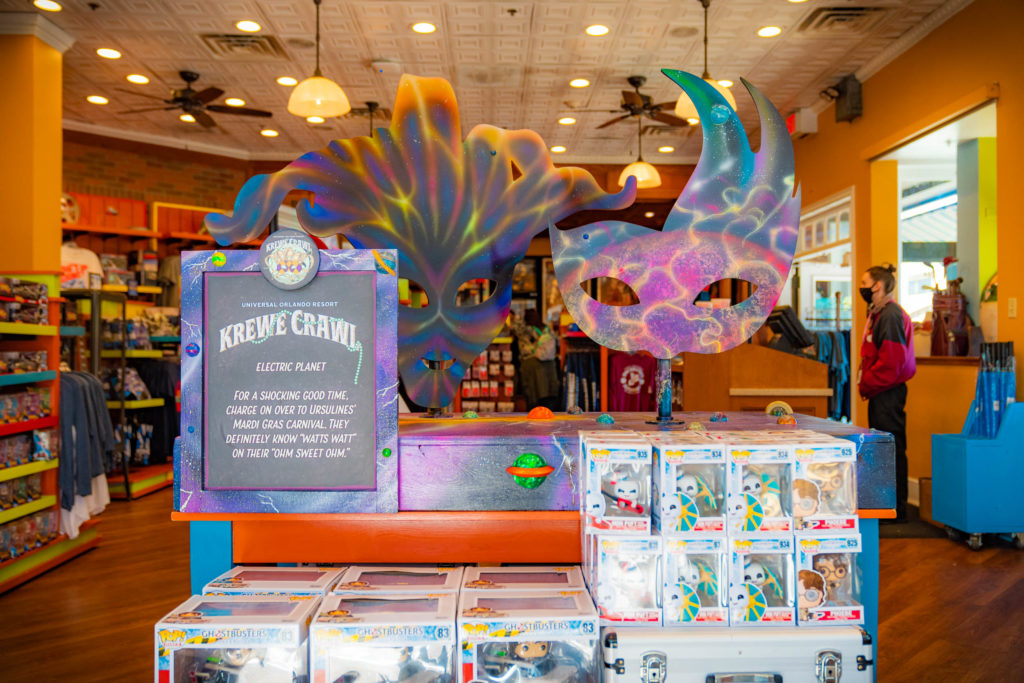 PHOTO REPORT: Universal Orlando Resort 3/23/21 (Gargoyles Added to the  Entrance of the Legacy Store, More Characters in Mardi Gras Outfits,  Crowds, A Visit to Rising Star, and More) - WDW News Today