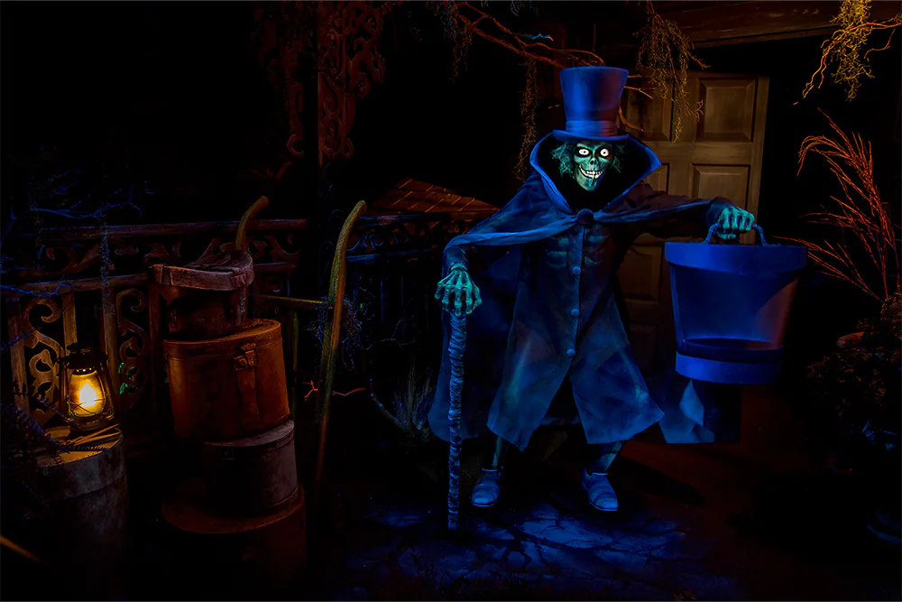 Hatbox Ghost arriving to Magic Kingdom Park Haunted Mansion