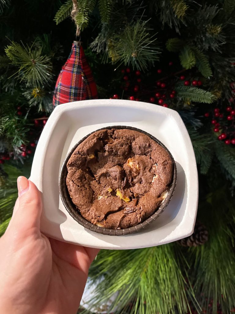 SeaWorld Christmas Celebration Fresh Baked Deep Dish Cookie