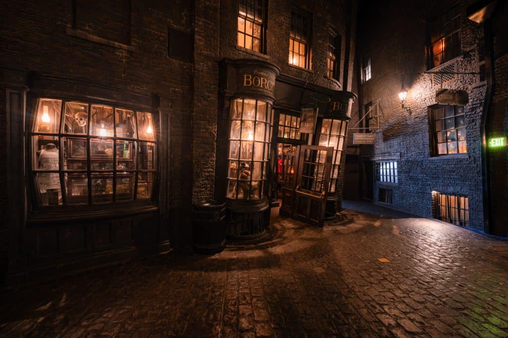 8 Props from The Wizarding World of Harry Potter - Diagon Alley, Harry  Potter Props