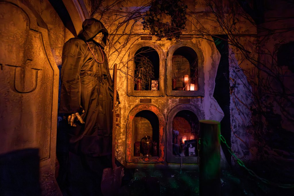 
Monstruos: The Monsters of Latin America at Halloween Horror Nights 2024