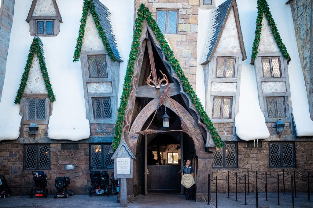 Christmas decorations in The Wizarding World of Harry Potter - Hogsmeade