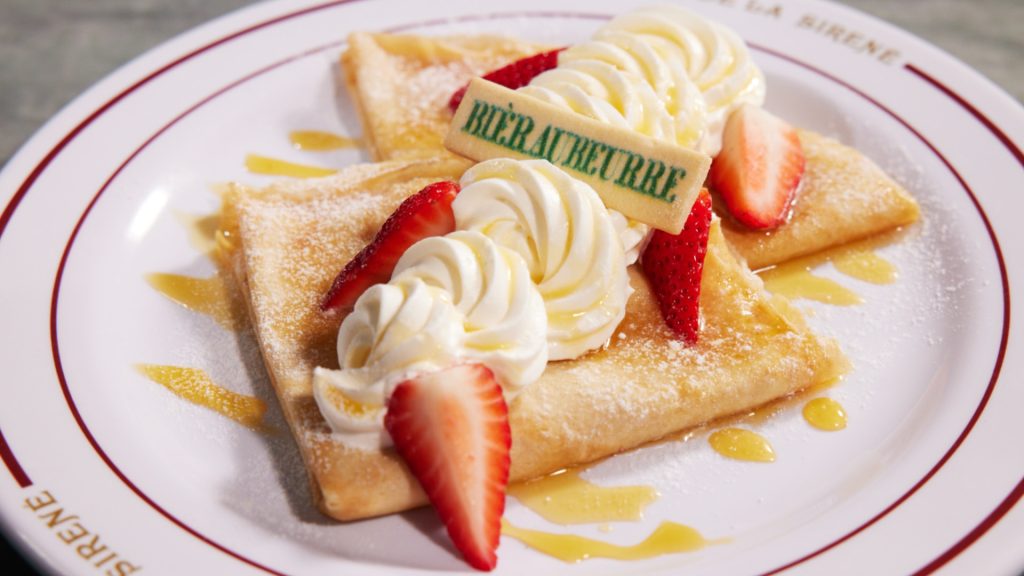 Butterbeer Crepe at Universal Epic Universe's Cafe L'air De La Sirene