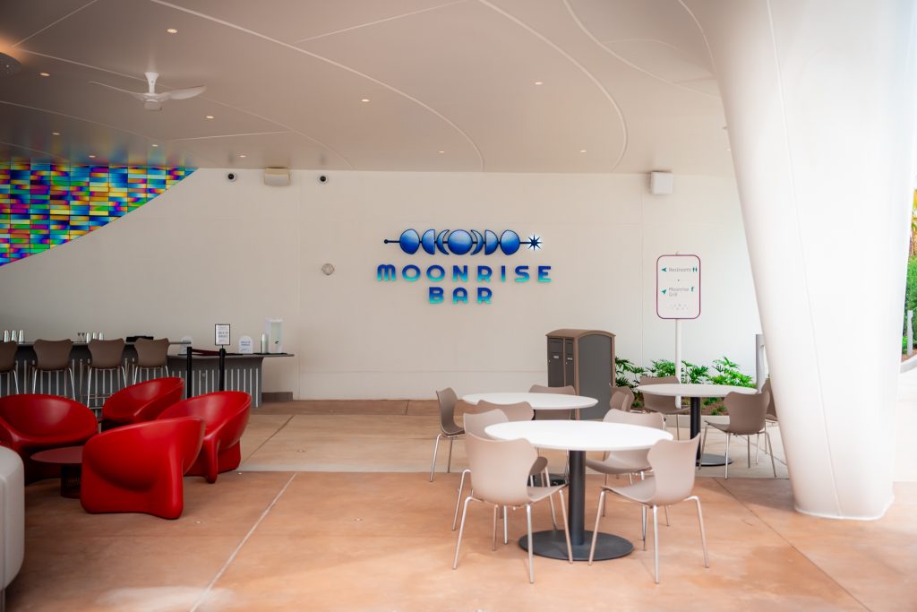 Moonrise Bar and Moonrise Grill at Universal Terra Luna Resort