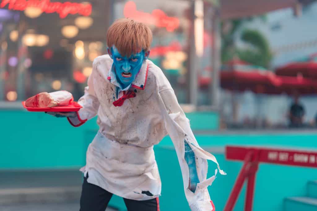 Zombies at Mel’s Die-In during Halloween Horror Nights 2025