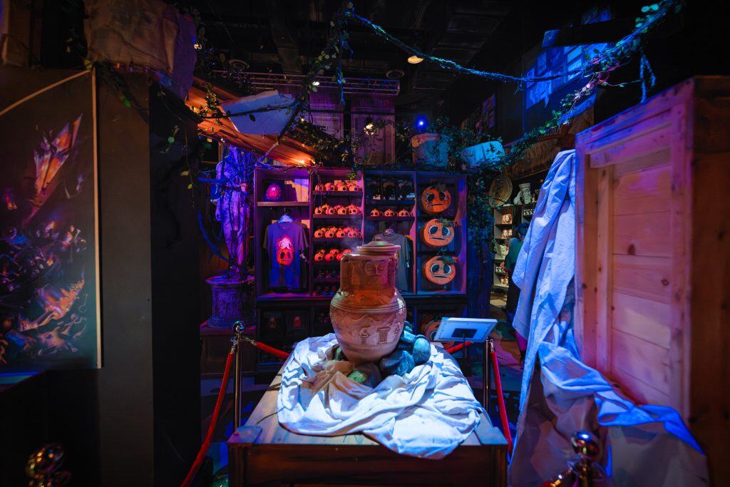 Halloween Horror Nights 2025 Tribute Store