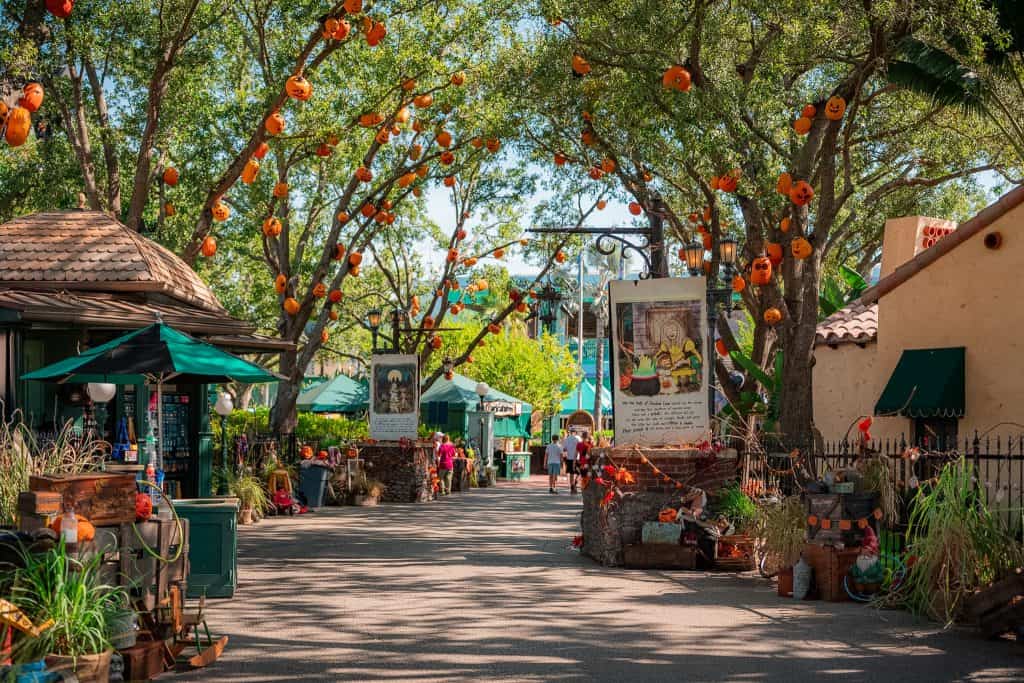 The Cat Lady of Crooked Lane scare zone at Halloween Horror Nights 2025