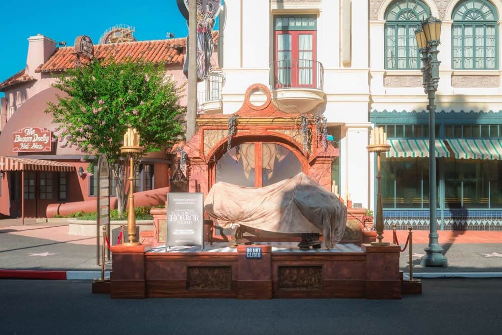 Masquerade: Dance with Death scare zone at Halloween Horror Nights 2025