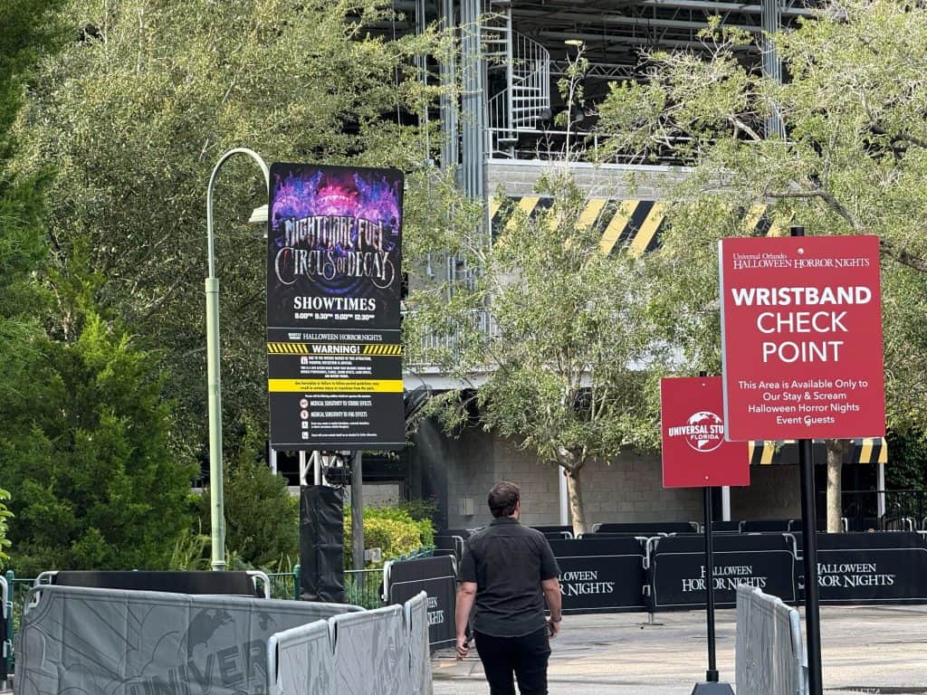 Halloween Horror Nights Stay & Scream Wristband Checkpoint