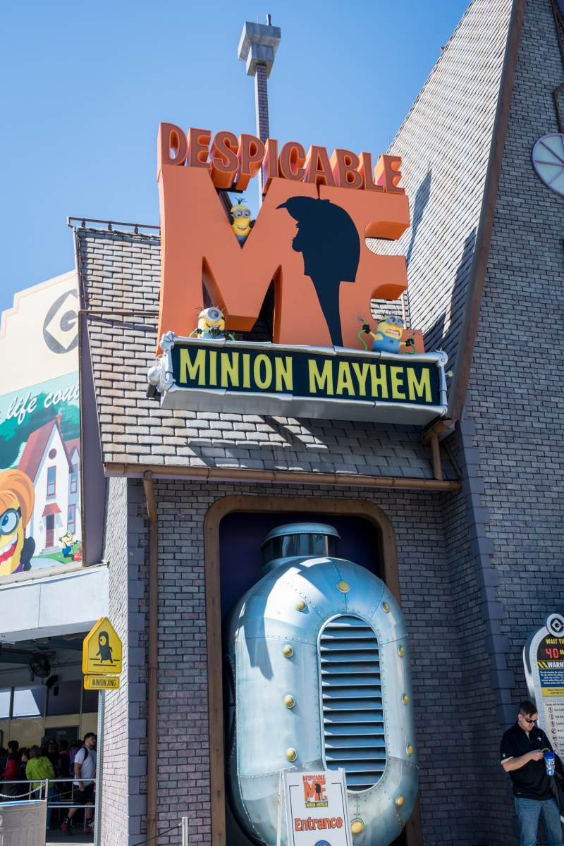 Universal Studios Retractable ID Holder - Minion Mayhem