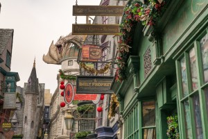 The Christmas decorations of Diagon Alley