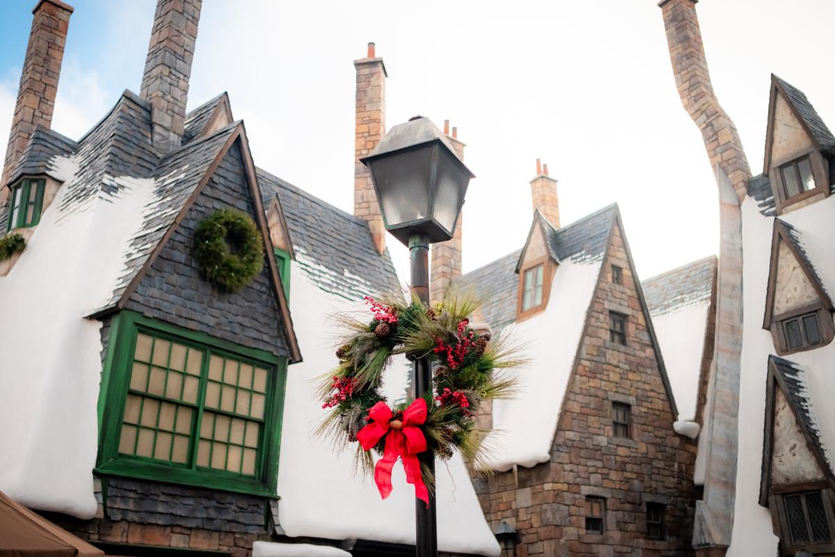 Christmas in The Wizarding World of Harry Potter – Visitor's Guide