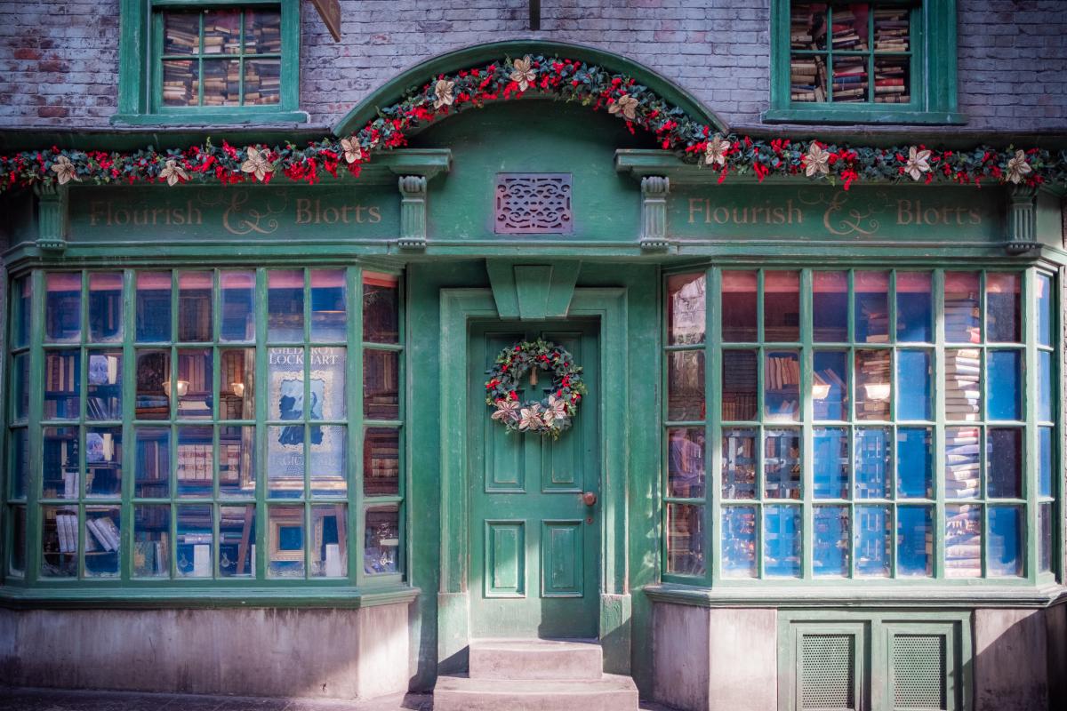 Christmas in The Wizarding World of Harry Potter – Visitor's Guide